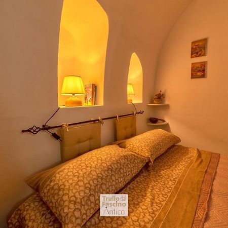 Trullo Dal Fascino Antico Villa Locorotondo Luaran gambar