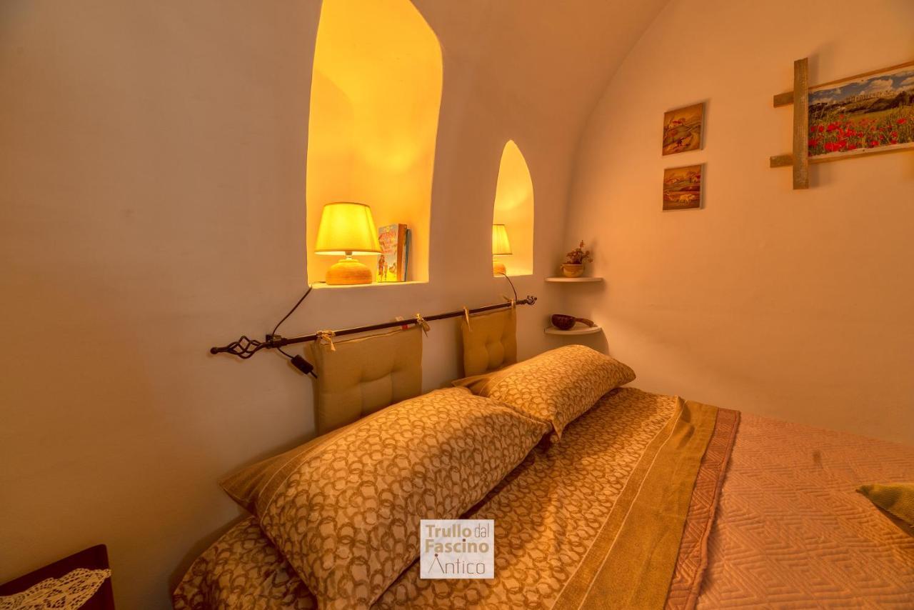 Trullo Dal Fascino Antico Villa Locorotondo Luaran gambar