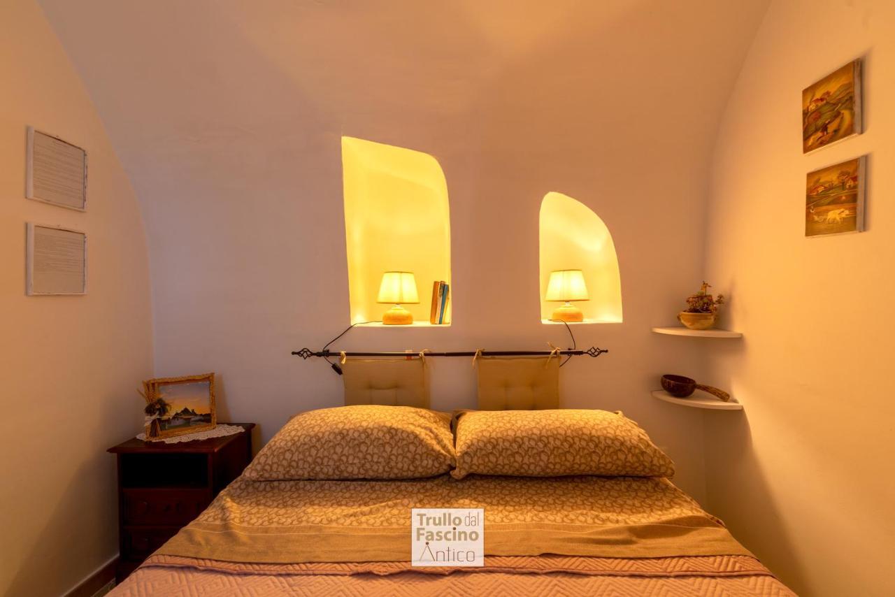 Trullo Dal Fascino Antico Villa Locorotondo Luaran gambar