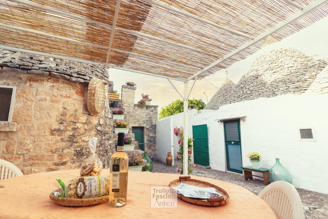Trullo Dal Fascino Antico Villa Locorotondo Luaran gambar