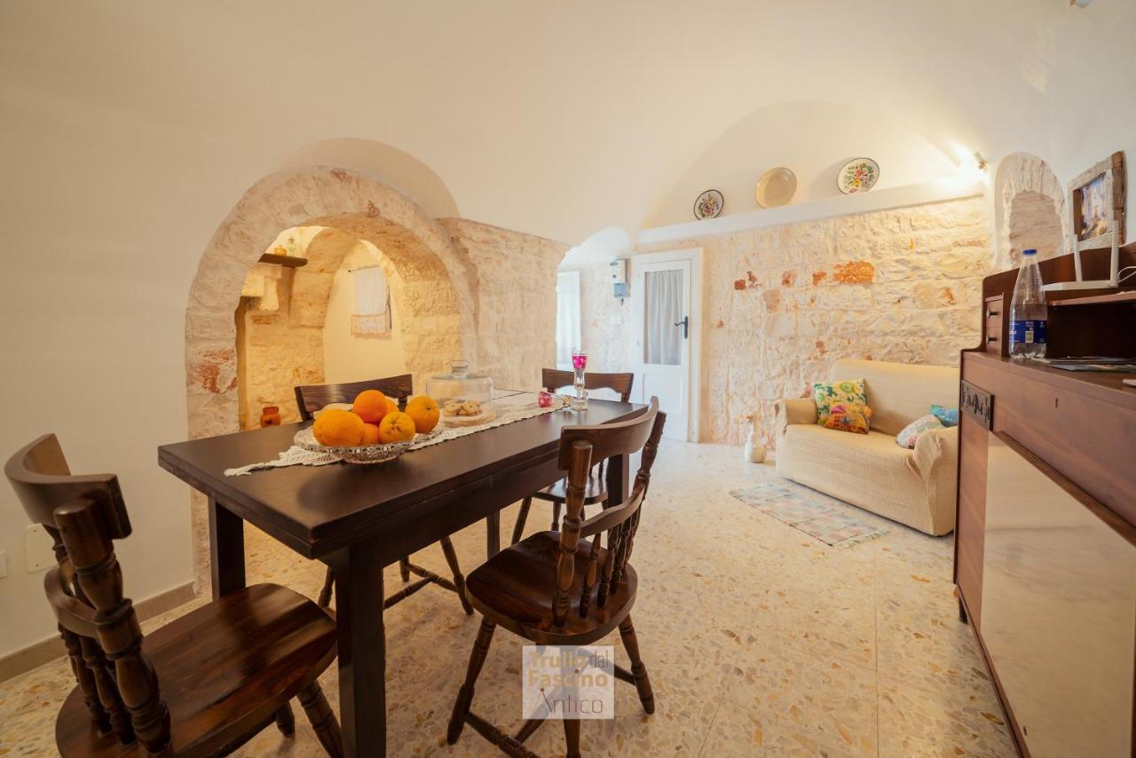 Trullo Dal Fascino Antico Villa Locorotondo Luaran gambar