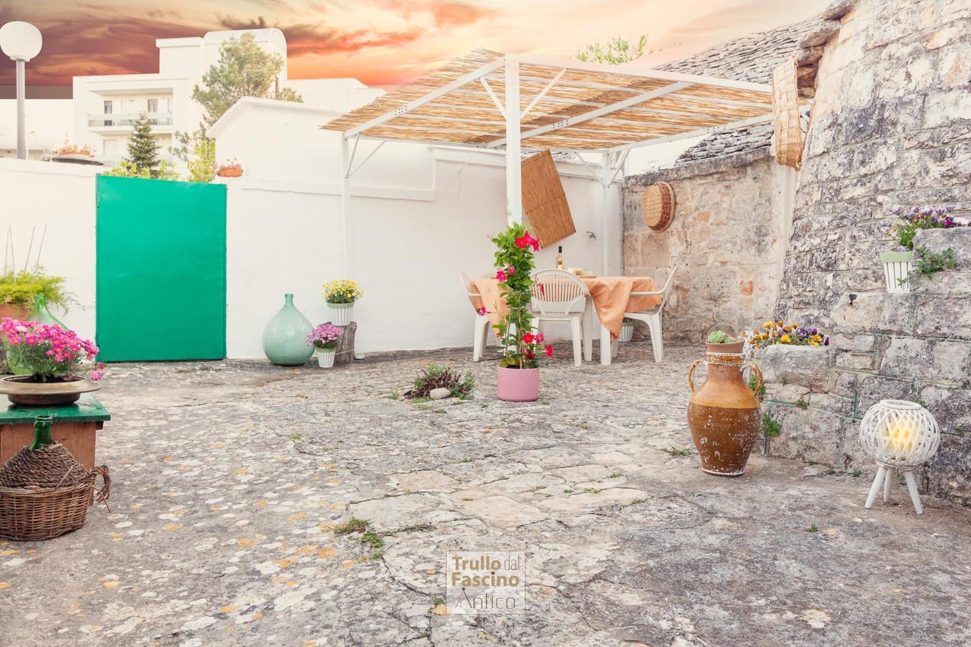 Trullo Dal Fascino Antico Villa Locorotondo Luaran gambar