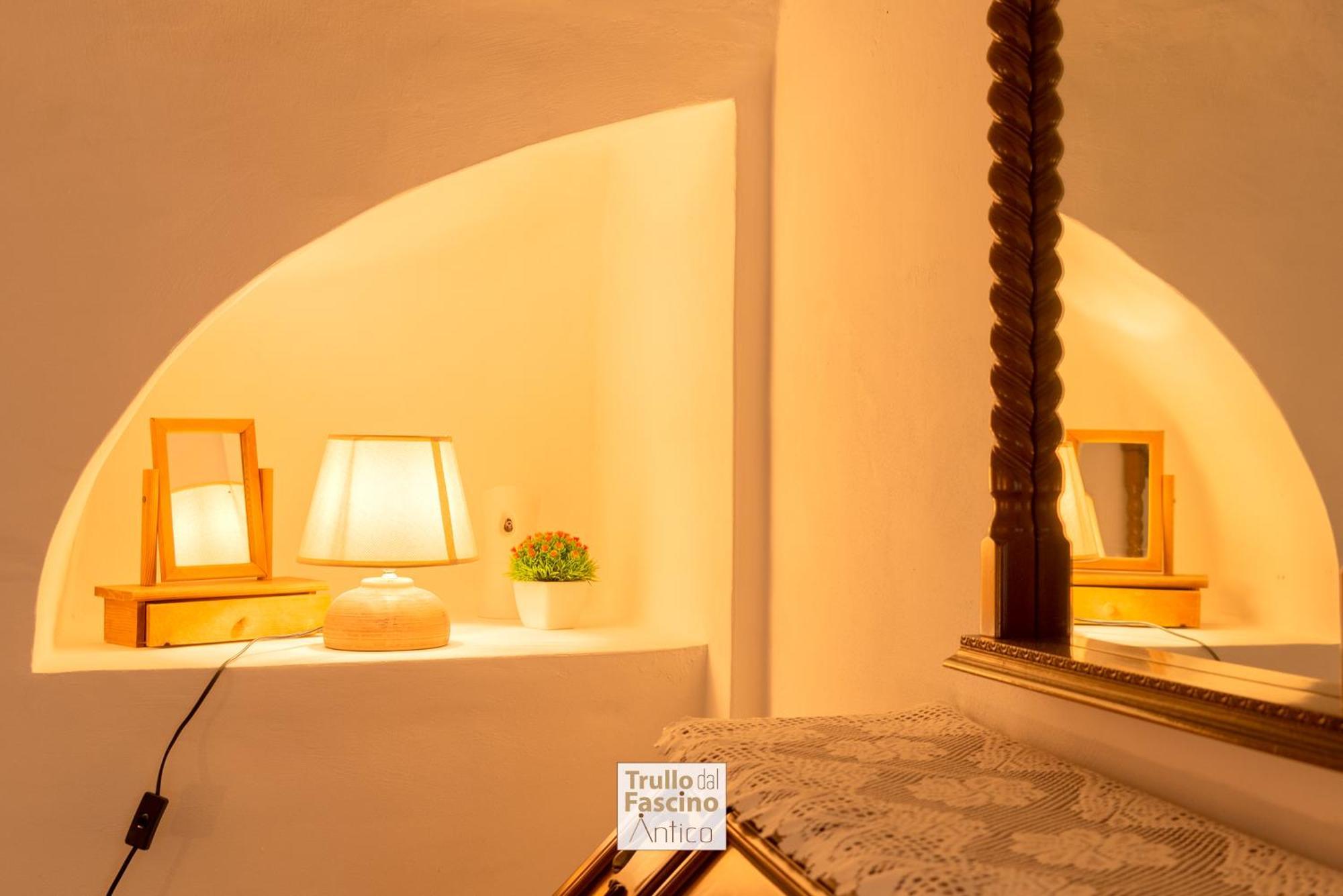 Trullo Dal Fascino Antico Villa Locorotondo Luaran gambar