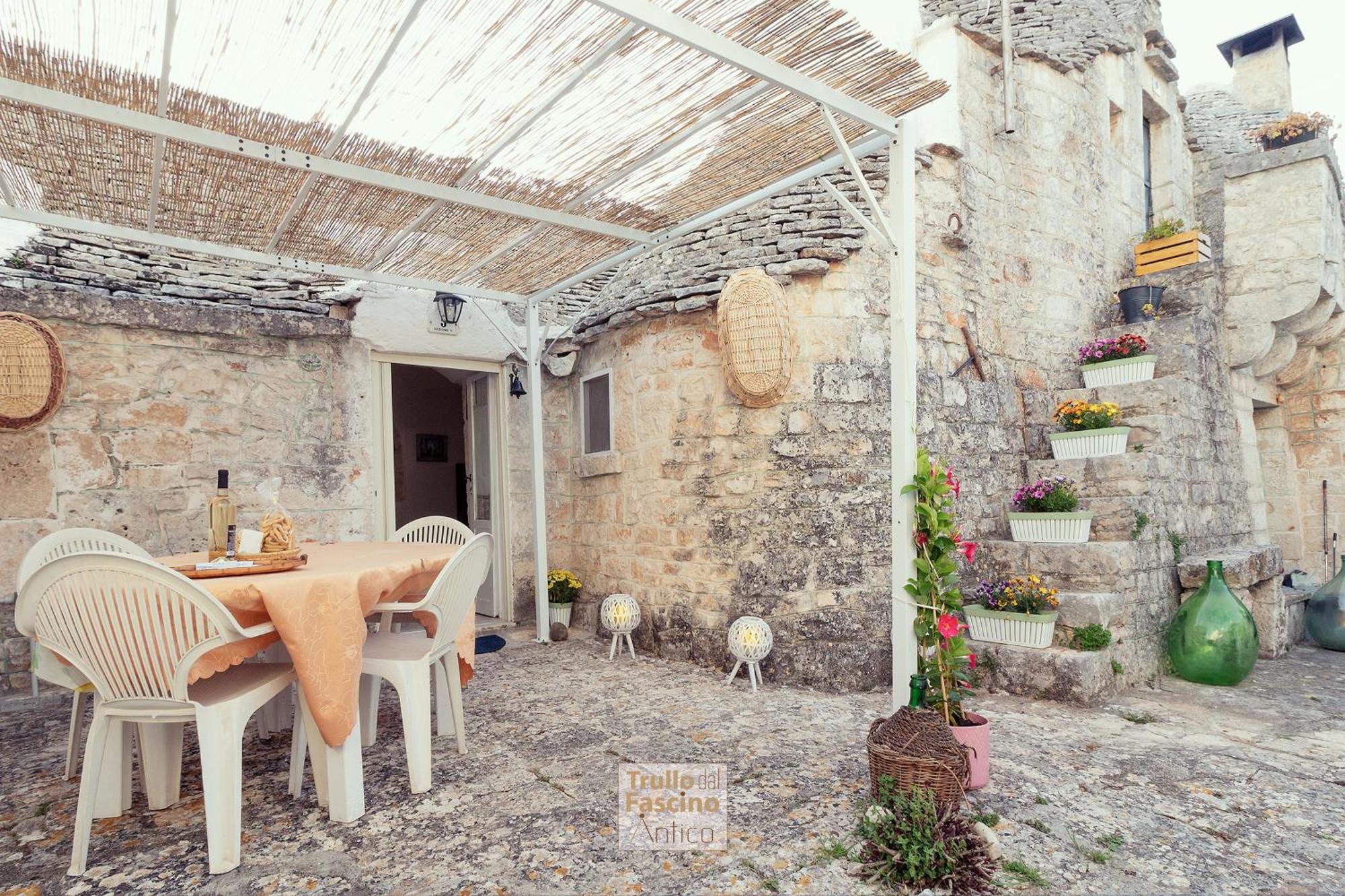Trullo Dal Fascino Antico Villa Locorotondo Luaran gambar