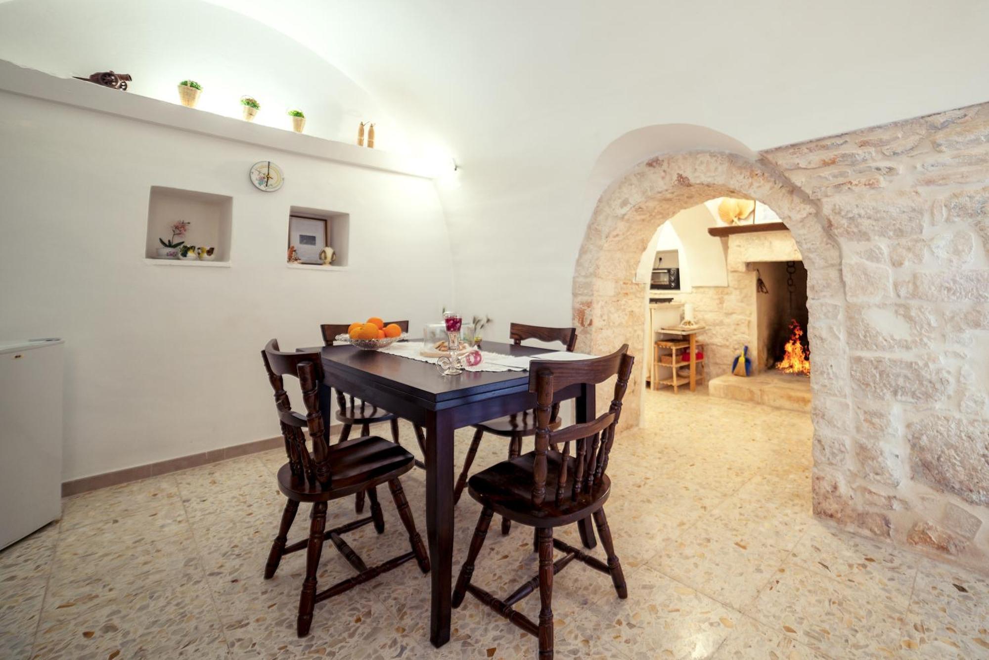 Trullo Dal Fascino Antico Villa Locorotondo Luaran gambar